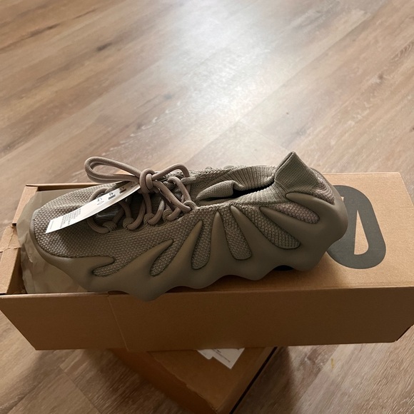 Yeezy 450 - Picture 2 of 4